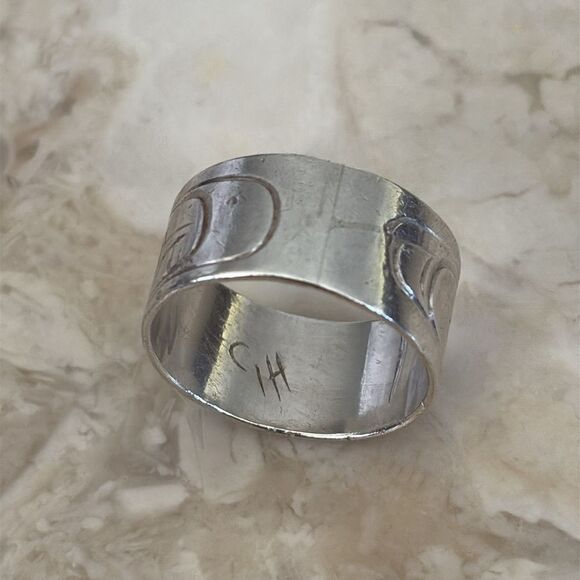 First Nations Corinne Hunt Hand Carved Sterling Silver Salmon Ring Vintage - Picture 6 of 8